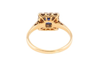 Lot 58 - A SAPPHIRE AND DIAMOND SQUARE CLUSTER RING