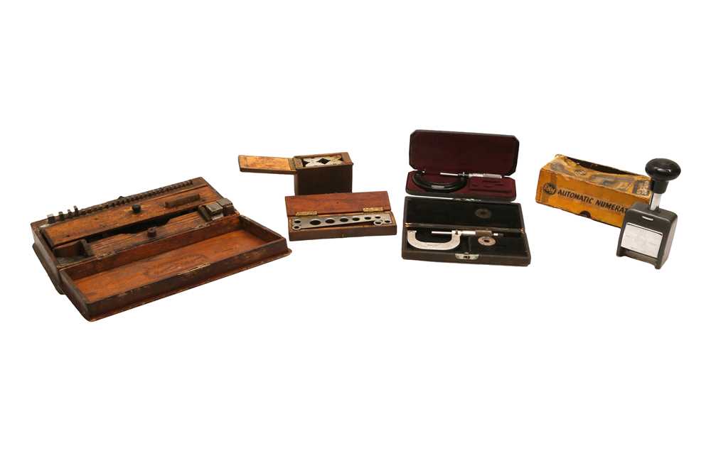 Lot 548 - A GROUP OF ENGINEERING TOOLS