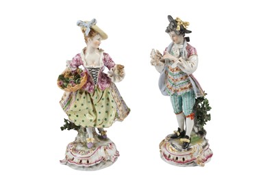 Lot 145 - A PAIR OF PORCELAIN FIGURES ATTRIBUTED TO VOLKSTEDT, 19TH CENTURY