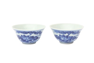 Lot 559 - TWO CHINESE BLUE AND WHITE 'CRAB' CUPS