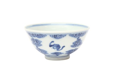 Lot 542 - A SMALL CHINESE BLUE AND WHITE 'WUFU' BOWL