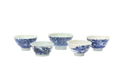 Lot 543 - FIVE CHINESE BLUE AND WHITE CUPS