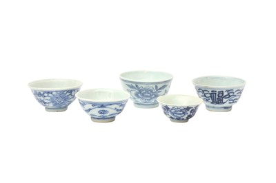 Lot 544 - FIVE CHINESE BLUE AND WHITE CUPS
