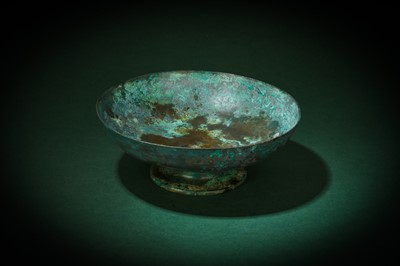 Lot 230 - A CHINESE BRONZE SILVER-INLAID RITUAL VESSEL LID, DOU