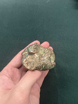 Lot 138 - A CHINESE BRONZE 'TIGER AND BEAR' SCROLL WEIGHT