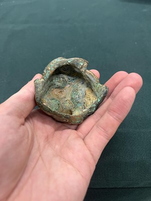 Lot 138 - A CHINESE BRONZE 'TIGER AND BEAR' SCROLL WEIGHT