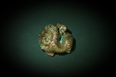 Lot 138 - A CHINESE BRONZE 'TIGER AND BEAR' SCROLL WEIGHT