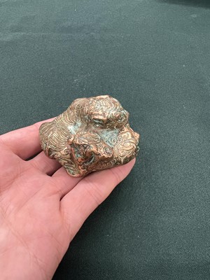 Lot 138 - A CHINESE BRONZE 'TIGER AND BEAR' SCROLL WEIGHT