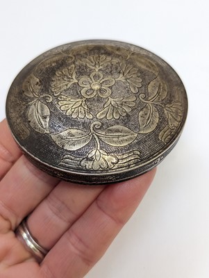 Lot 114 - A CHINESE PARCEL-GILT SILVER 'MANDARIN DUCK' BOX AND COVER