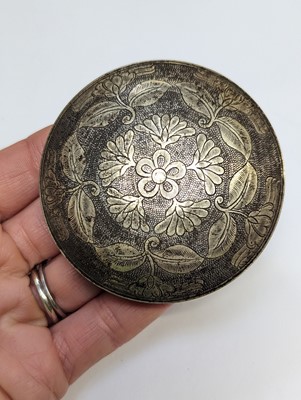 Lot 114 - A CHINESE PARCEL-GILT SILVER 'MANDARIN DUCK' BOX AND COVER