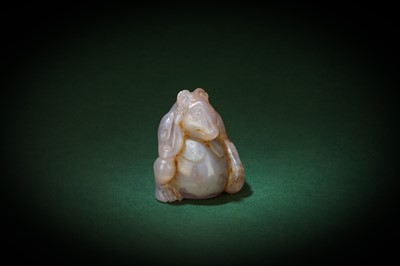 Lot 165 - A CHINESE AGATE CARVING OF A BEAR