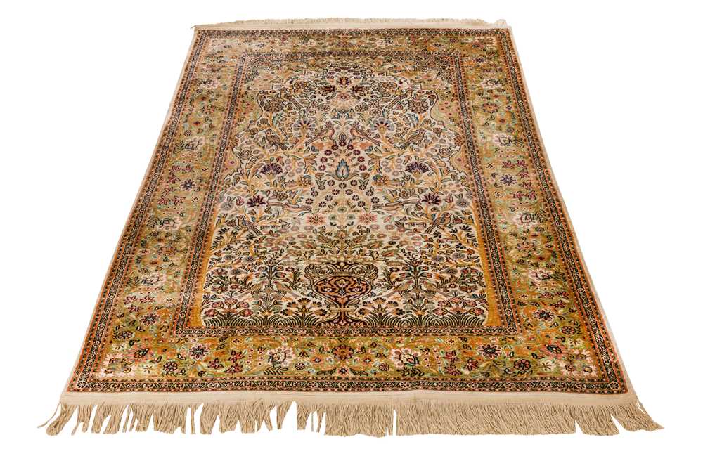 Hindu Rug Lot 360 - A VERY FINE SILK INDIAN PRAYER RUG