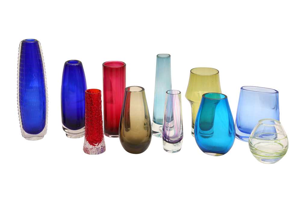 Lot 102 A COLLECTION OF GLASS VASES, MID 20TH