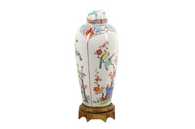 Lot 592 - A JAPANESE KAKIEMON-STYLE VASE AND COVER