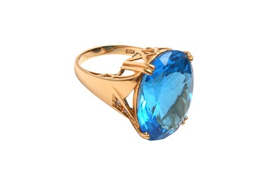 Lot 4 - A TOPAZ AND DIAMOND RING