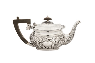 Lot 301 - An Elizabeth II sterling silver bachelor teapot, Sheffield 1980 by J Brothers