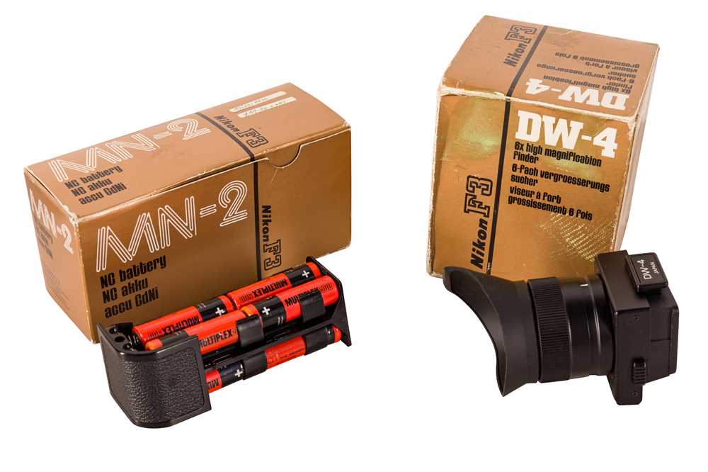 Lot 1021 - VARIOUS NIKON ACCESSORIES