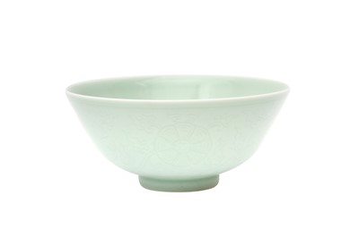 Lot 851 - A CHINESE CELADON-GLAZED BOWL