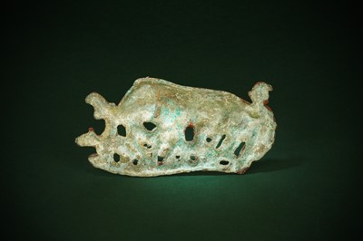 Lot 432 - A CHINESE BRONZE 'BOAR HUNT' PLAQUE