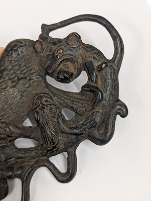 Lot 439 - A CHINESE BRONZE 'ANIMAL COMBAT' PLAQUE
