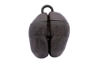 Lot 263 - A CARVED COCO-DE-MER (LODOICEA MALDIVICA) WITH FIGURAL MOTIFS