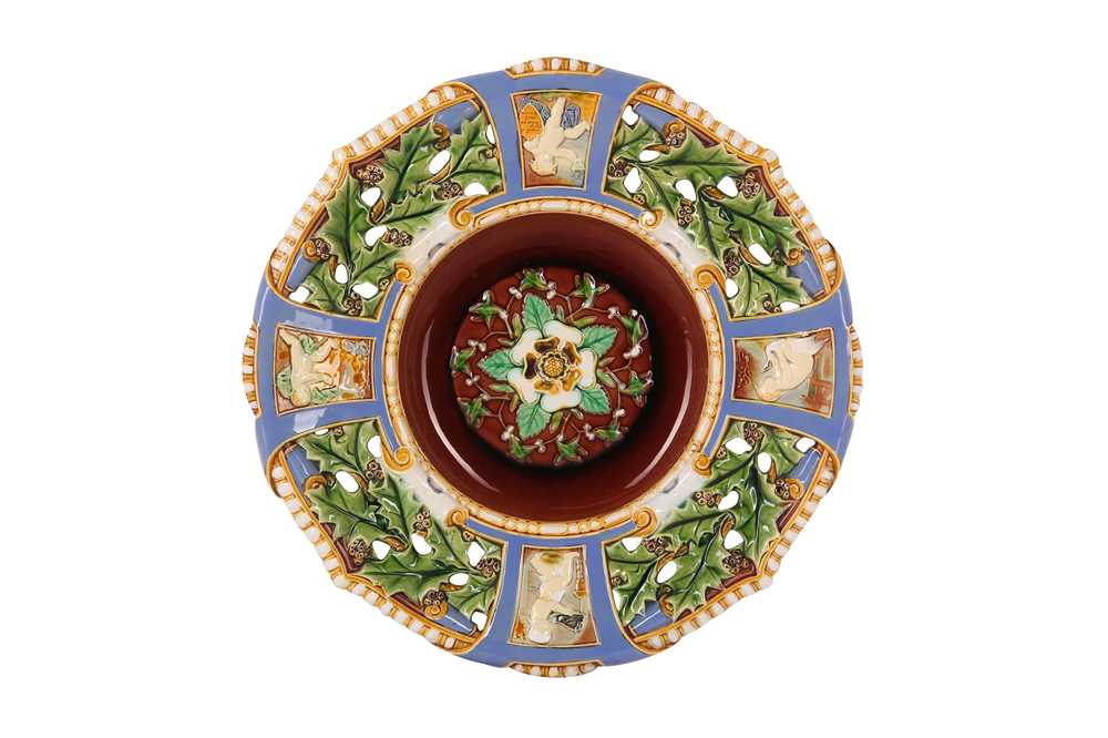 Lot 195 - A MINTON MAJOLICA CRYSTAL PALACE ART UNION CHRISTMAS PUDDING SERVING DISH