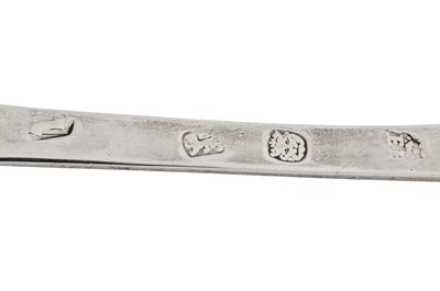 Lot 470 - A James II sterling silver spoon, London 1686 by Edward Hulse (free 1680)