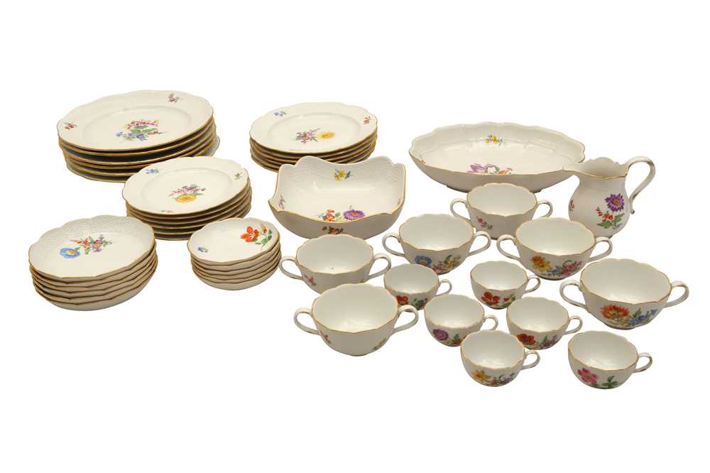 Lot 244 - A MEISSEN 'MEISSEN FLOWER' PATTERN SET