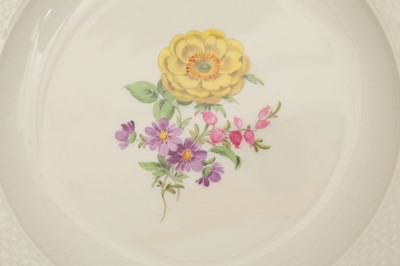 Lot 244 - A MEISSEN 'MEISSEN FLOWER' PATTERN SET