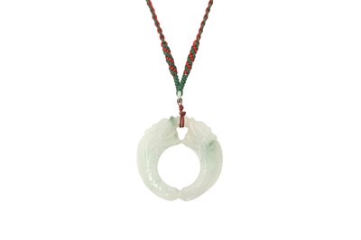 Lot 958 - A CHINESE JADE 'TWIN CARP' PENDANT