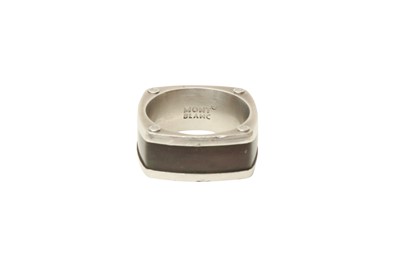 Lot 72 - Mont Blanc Men's Contemporary Square Ring - Size S