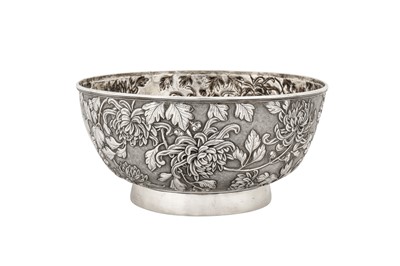Lot 162 - A late 19th century Chinese export silver bowl, Canton circa 1890 by Qiu Ji, retailed by Wang Hing