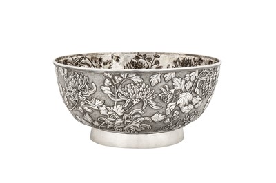Lot 162 - A late 19th century Chinese export silver bowl, Canton circa 1890 by Qiu Ji, retailed by Wang Hing