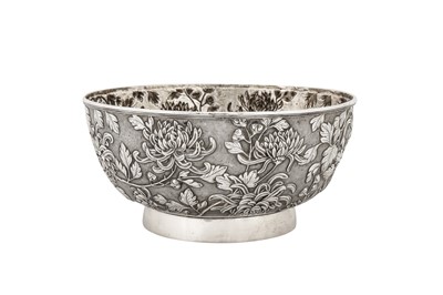 Lot 162 - A late 19th century Chinese export silver bowl, Canton circa 1890 by Qiu Ji, retailed by Wang Hing