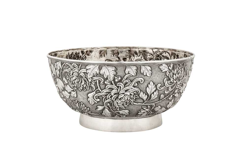 Lot 162 - A late 19th century Chinese export silver bowl, Canton circa 1890 by Qiu Ji, retailed by Wang Hing