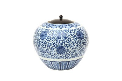 Lot 534 - A CHINESE BLUE AND WHITE 'BAJIXIANG' JAR