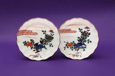 Lot 400 - A PAIR OF JAPANESE KUTANI LOBED 'SHISHI' DISHES