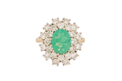 Lot 190 - AN EMERALD AND DIAMOND CLUSTER RING