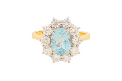 Lot 205 - AN AQUAMARINE AND DIAMOND CLUSTER RING