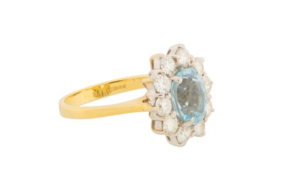 Lot 205 - AN AQUAMARINE AND DIAMOND CLUSTER RING