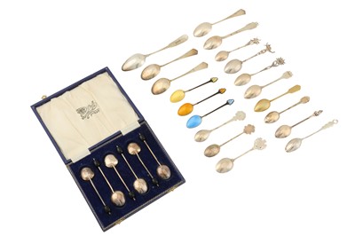 Lot 113 - A mixed group of coffee spoons