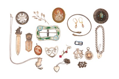 Lot 68 - A GROUP OF SILVER JEWELLERY