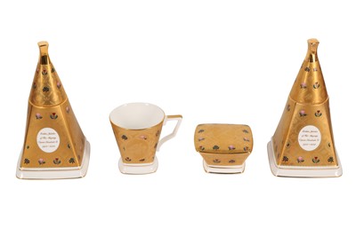 Lot 194 - GROUP OF BOXED BILSTON AND BATTERSEA HISTORIC ROYAL PALACES GOLDEN JUBILEE CERAMICS