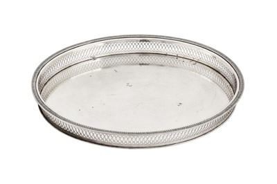 Lot 242 - A mid-20th century Italian 800 standard silver tray, Padova by Cappelletto