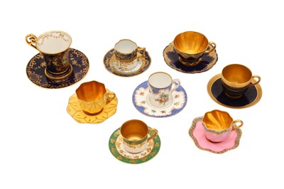 Lot 214 - A GROUP OF PORCELAIN CUPS AND SAUCERS