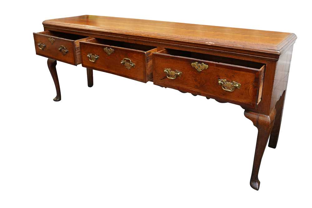Lot 90 A III OAK DRESSER BASE
