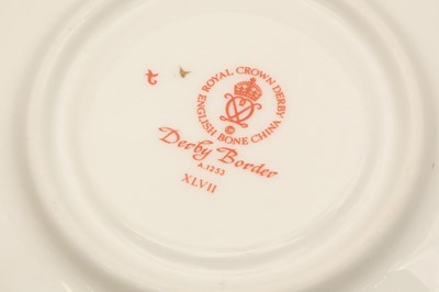 Lot 194 - A ROYAL CROWN DERBY 'DERBY BORDER' PATTERN DINNER SERVICE