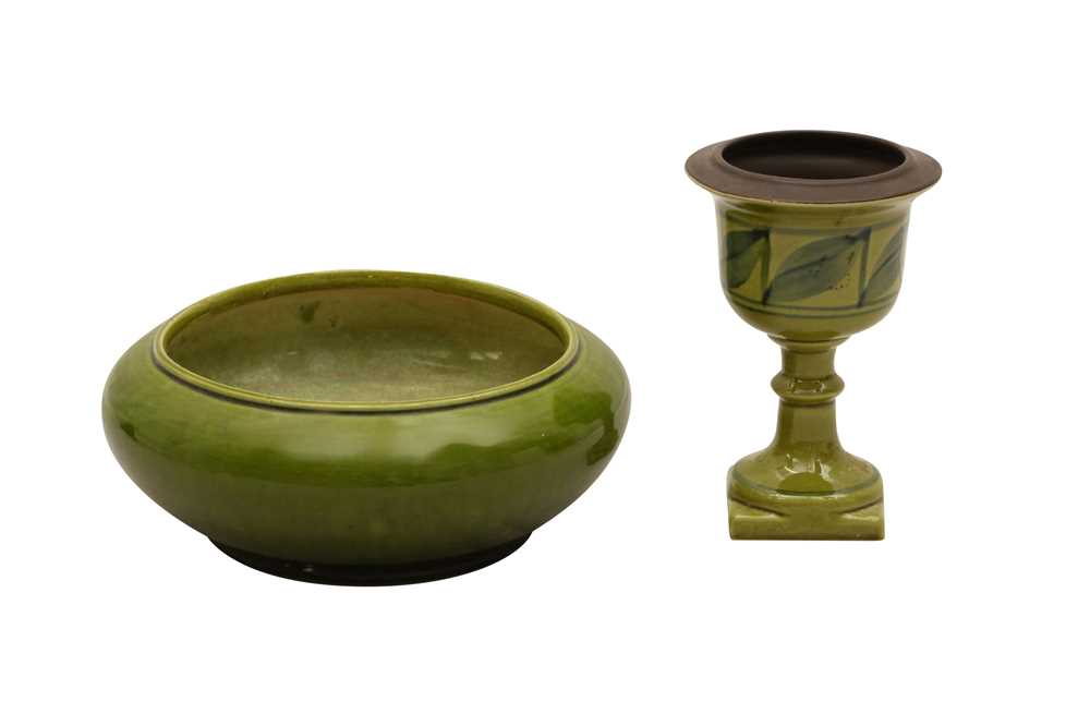 Lot 230 - A BRETBY GREEN GLAZED POTTERY BOWL