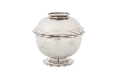 Lot 453 - A George II sterling silver sugar bowl and cover, London 1733 by Ralph Maidman (reg. 31 May 1731)