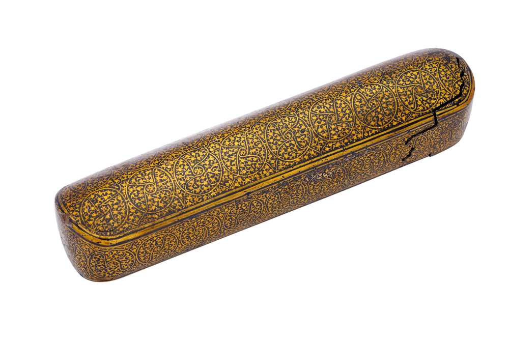Lot 231 - A LACQUERED AND GILT PAPIER-MÂCHÉ KASHMIRI PEN CASE
